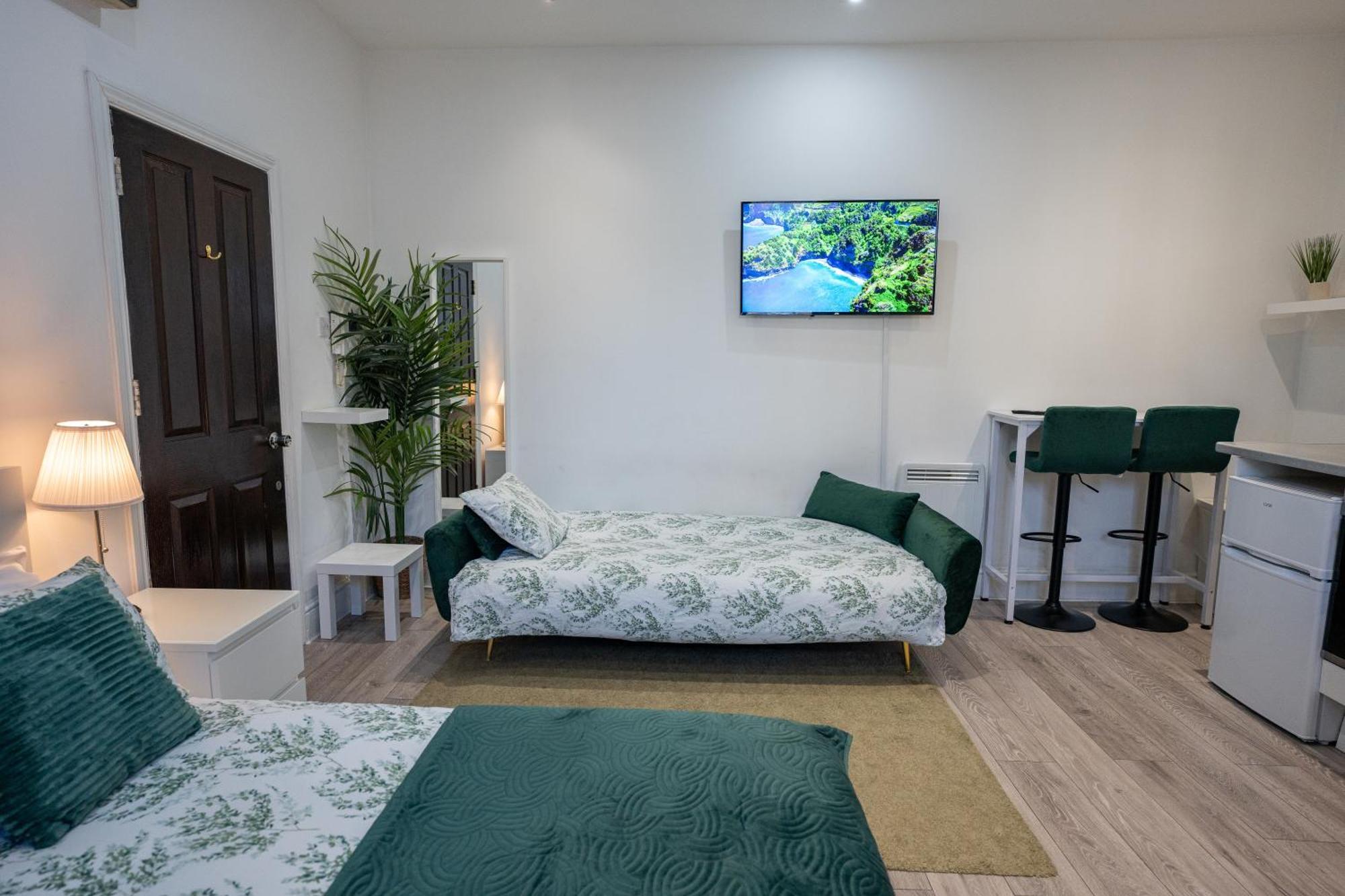Beautiful Studio Flat In Hackney Next To Overground Station London Exterior photo