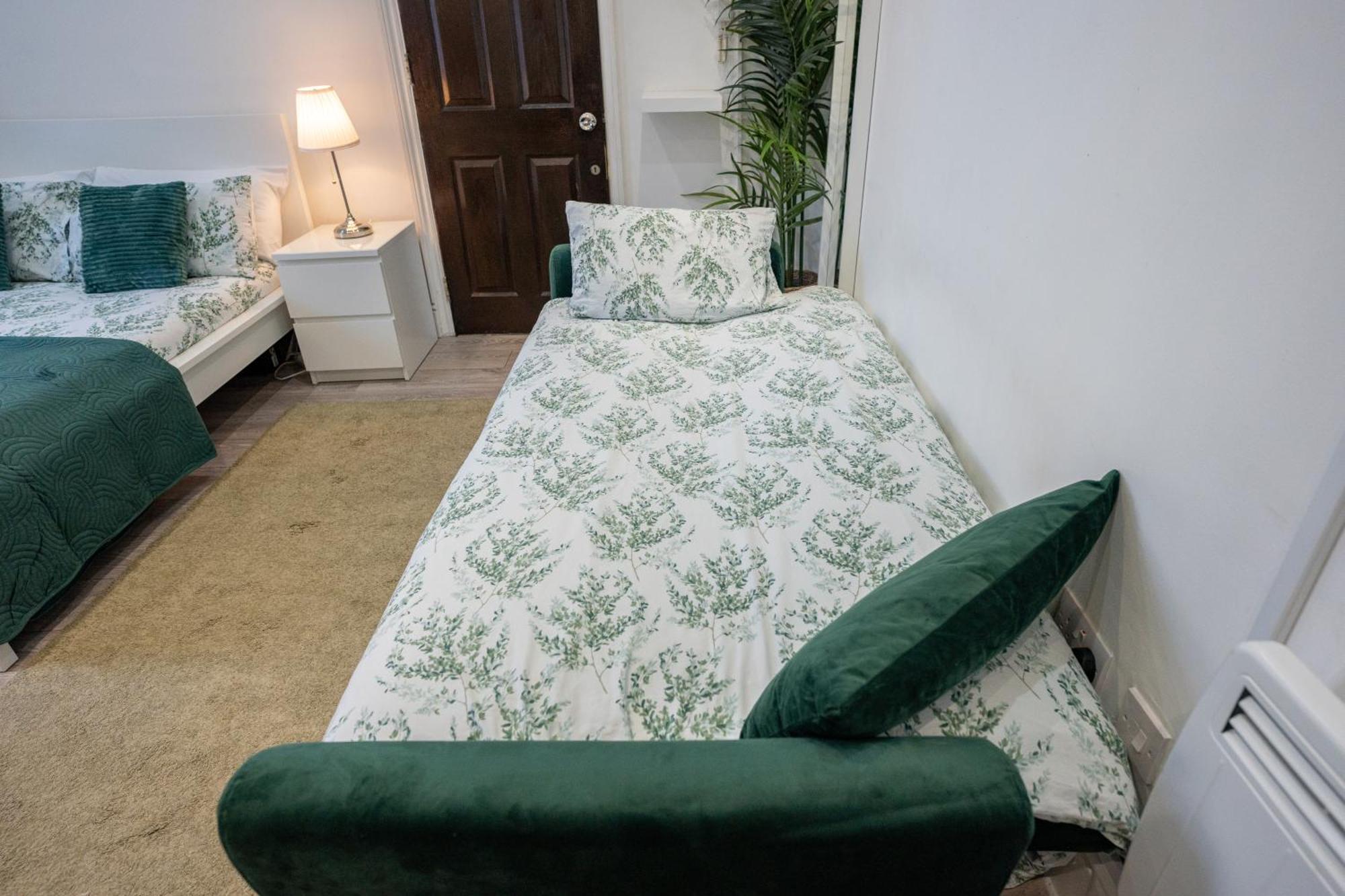 Beautiful Studio Flat In Hackney Next To Overground Station London Exterior photo